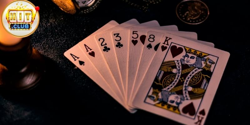 Giao diện bàn Blackjack Hitclub hiển thị rõ tổng điểm để người chơi dễ quyết định rút hoặc đứng